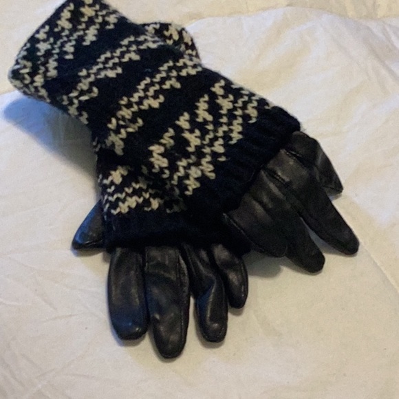 Gloves - Picture 1 of 2